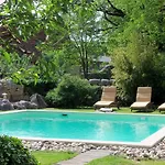 Et Jardin De Pierres Bed & Breakfast