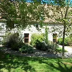 Et Jardin De Pierres Bed & Breakfast