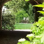 Et Jardin De Pierres Bed & Breakfast 3*
