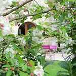 Et Jardin De Pierres Bed & Breakfast 3*