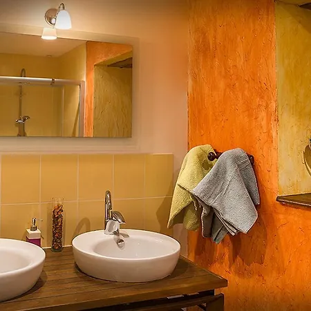 B&B Et Jardin De Pierres 3*